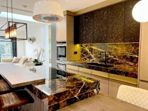 Luxury Architect Designed Town House Near Beach